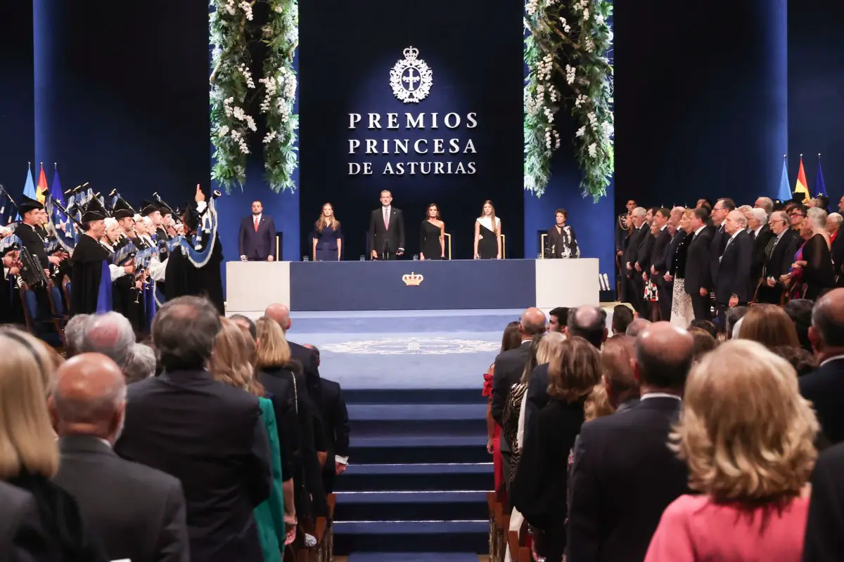 I membri della famiglia reale spagnola partecipano alla cerimonia di premiazione della Principessa delle Asturie a Oviedo il 20 ottobre 2023 (Casa de S.M. el Rey)