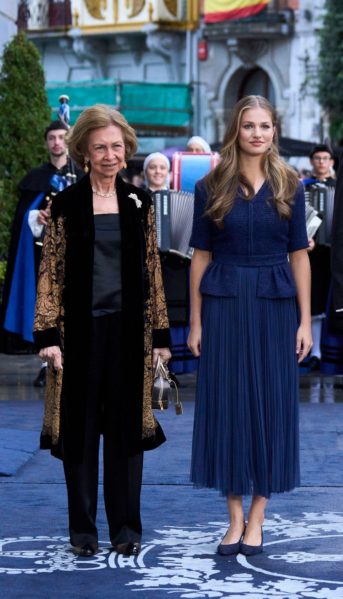 La Regina Sofia di Spagna e la Principessa delle Asturie partecipano alla cerimonia di premiazione della Principessa delle Asturie a Oviedo il 20 ottobre 2023 (MPG/Alamy)