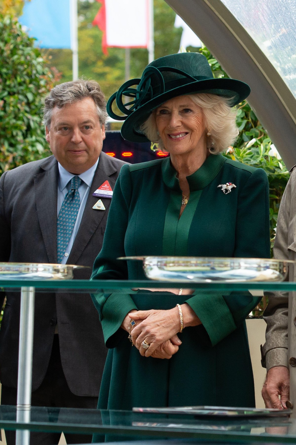 La Regina Camilla partecipa al QIPCO British Champions Day presso l'ippodromo di Ascot il 21 ottobre 2023 (Maureen McLean/Alamy)