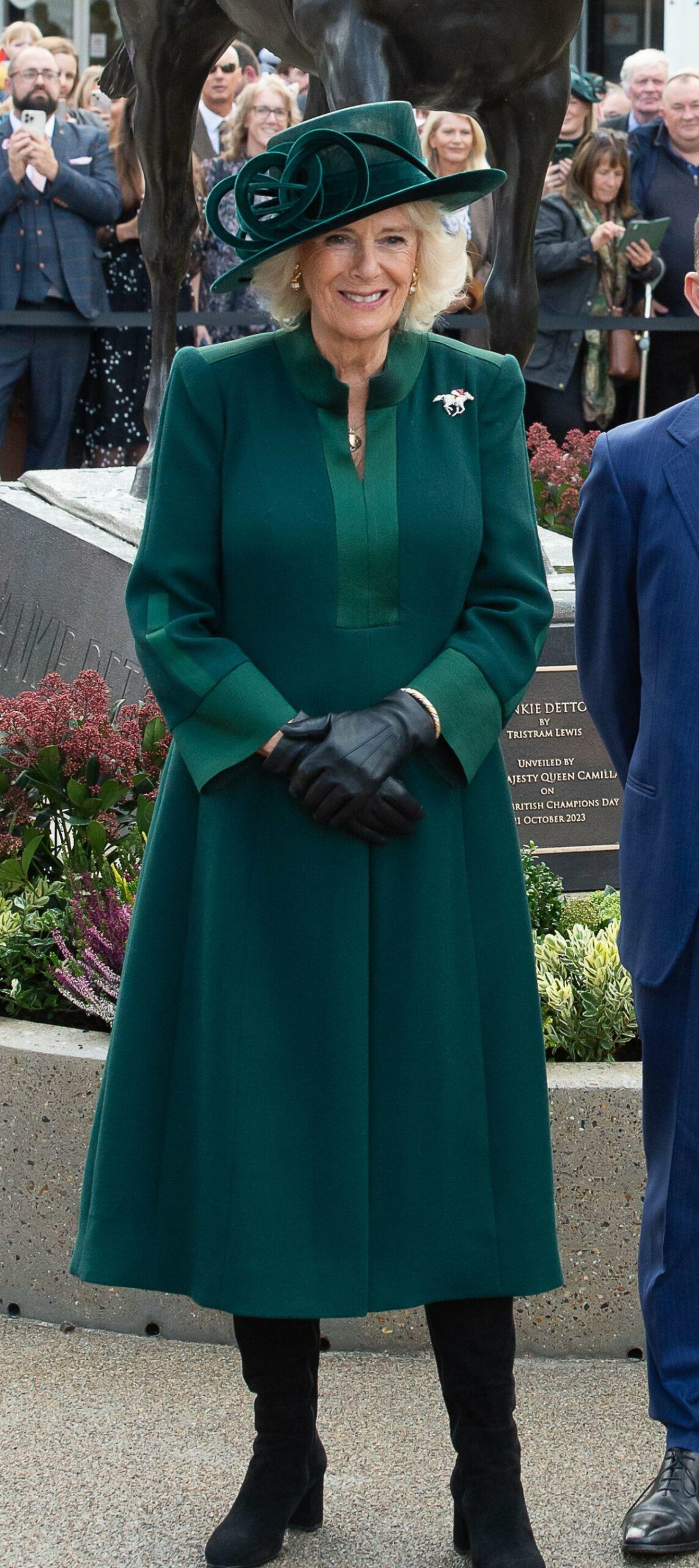 La Regina Camilla partecipa al QIPCO British Champions Day presso l'ippodromo di Ascot il 21 ottobre 2023 (Maureen McLean/Alamy)