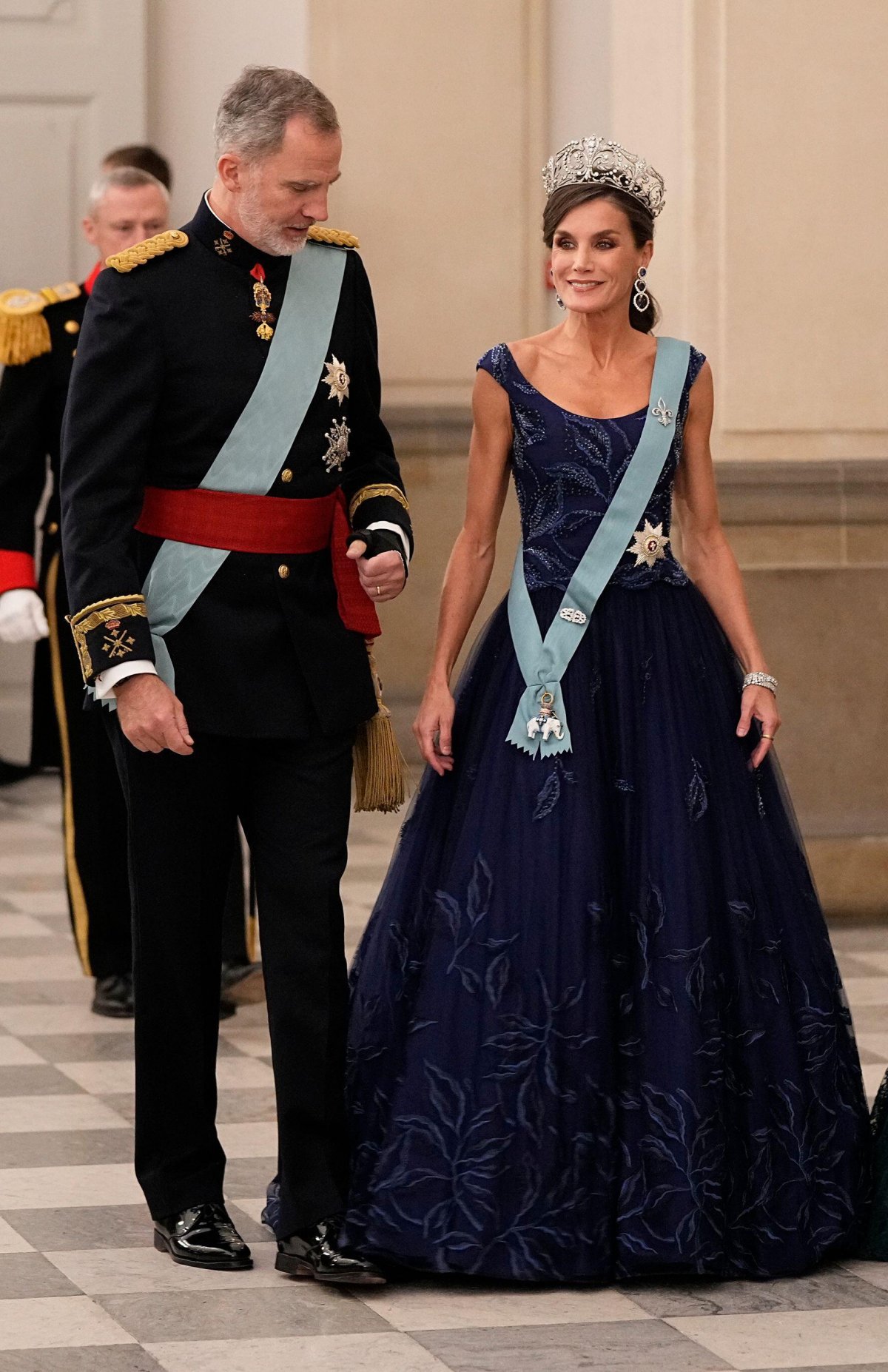 Il Re e la Regina di Spagna arrivano per un banchetto di gala al Palazzo di Christiansborg a Copenhagen il 6 novembre 2023 (Mads Claus Rasmussen/Ritzau Scanpix/Alamy)