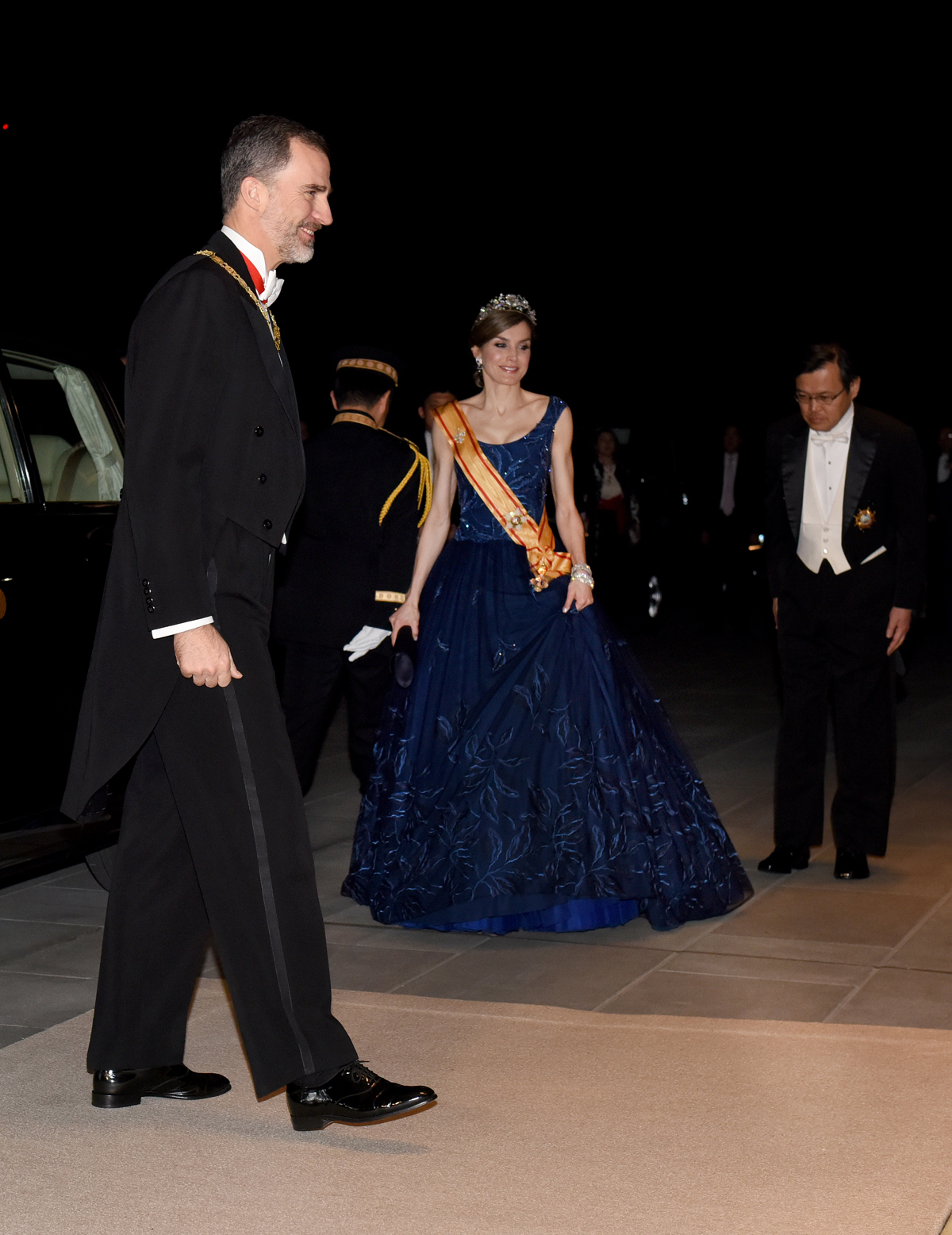 Il Re e la Regina di Spagna arrivano per un banchetto di stato presso il Palazzo Imperiale di Tokyo il 5 aprile 2017 (TORU YAMANAKA/AFP/Getty Images)