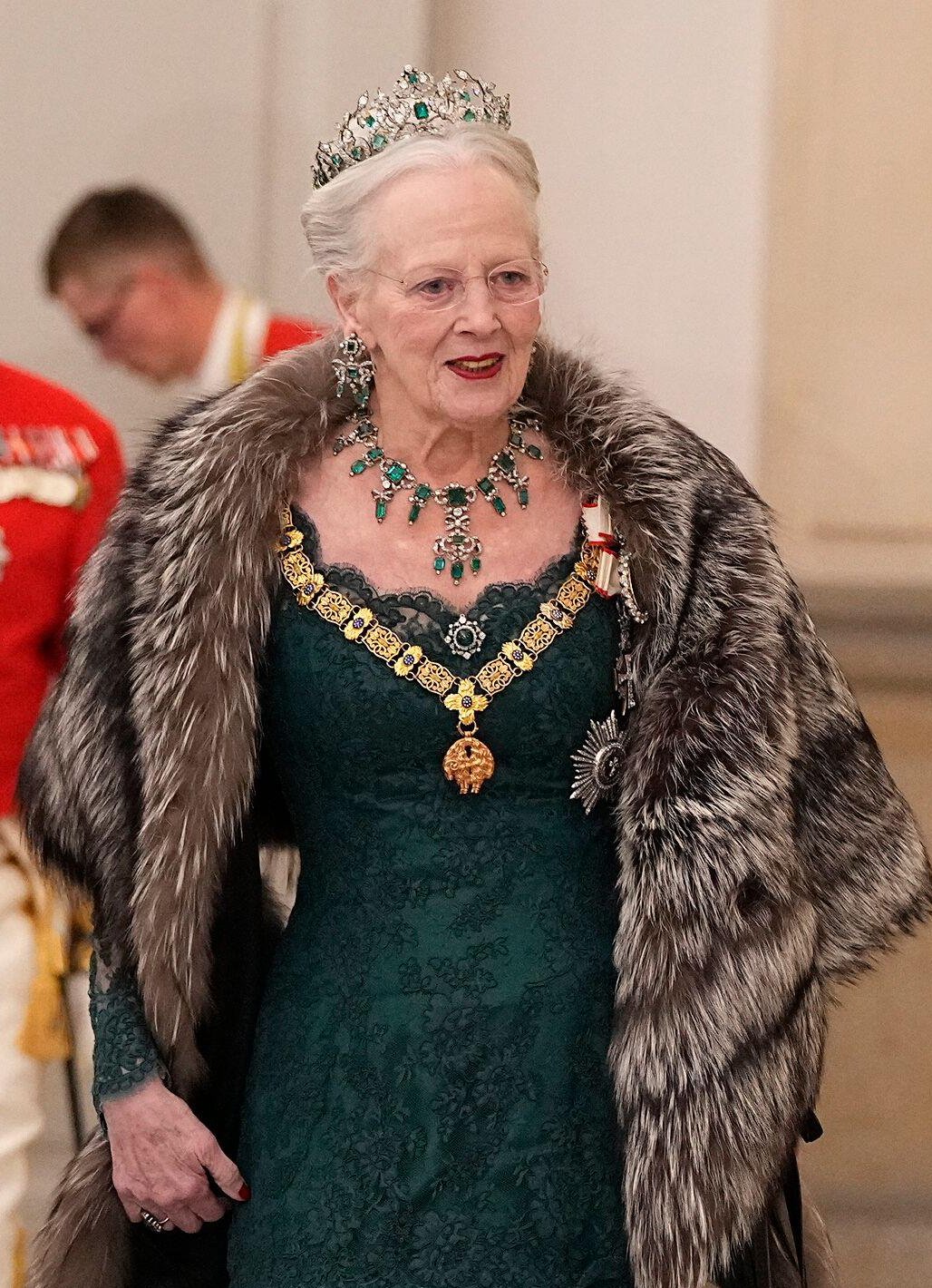 La Regina di Danimarca arriva per un banchetto di gala al Palazzo di Christiansborg a Copenhagen il 6 novembre 2023 (Mads Claus Rasmussen/Ritzau Scanpix/Alamy)