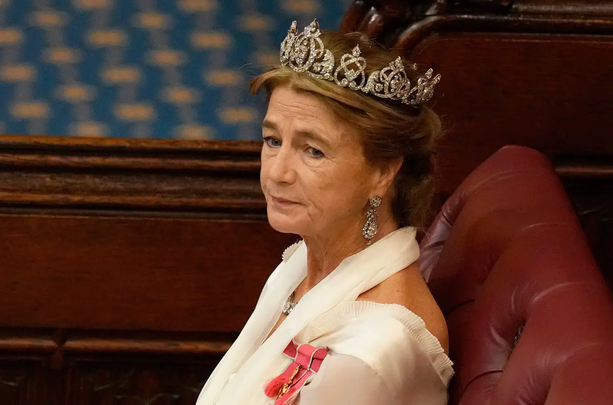 La Principessa Antonia, Duchessa di Wellington aspetta l'inizio della Cerimonia di Apertura del Parlamento nella Camera dei Lords al Palazzo di Westminster a Londra il 7 novembre 2023 (Kirsty Wigglesworth/PA Images/Alamy)