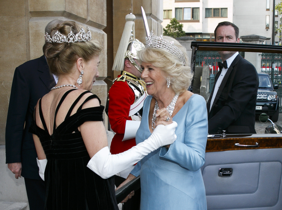 La Duchessa di Cornwall arriva ad Apsley House a Londra per il Banchetto di Waterloo del Duca di Wellington il 18 giugno 2015 (John Phillips - WPA Pool/Getty Images)