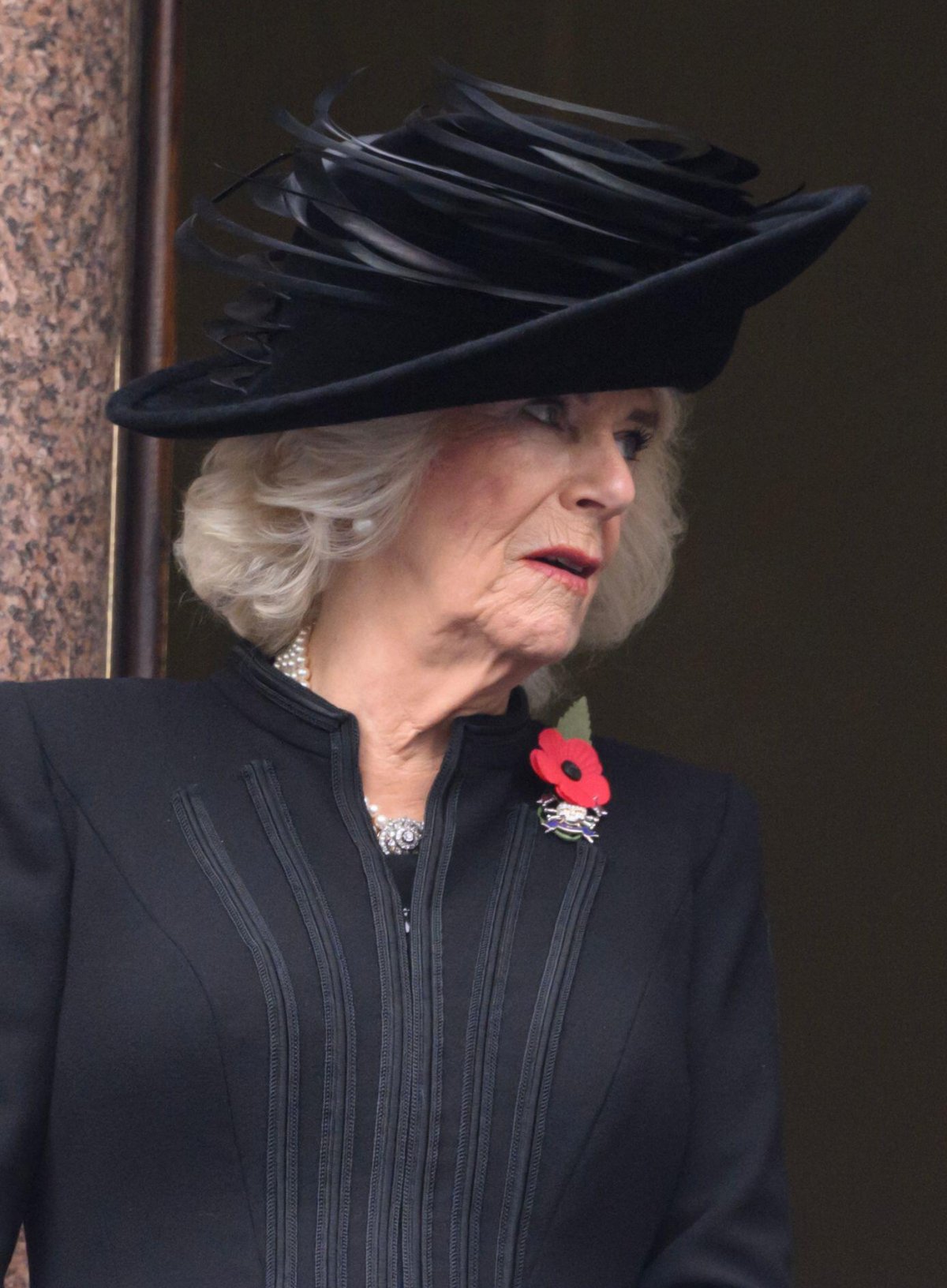 La Regina partecipa al servizio della Domenica della Memoria da un balcone al Ministero degli Esteri a Londra il 12 novembre 2023 (Doug Peters/EMPICS/Alamy)