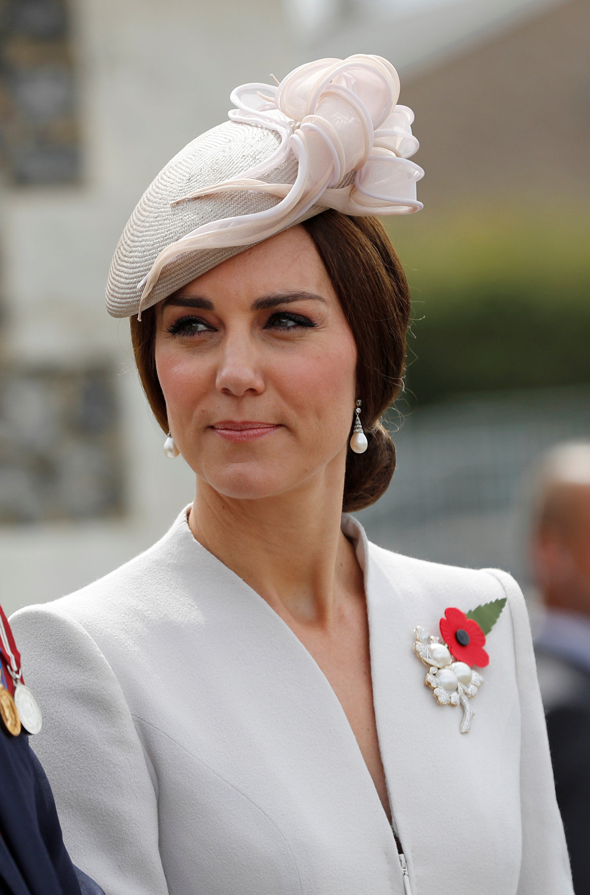 La Duchessa di Cambridge partecipa a una cerimonia per commemorare il centenario di Passchendaele presso il cimitero Tyne Cot della Commonwealth War Graves Commission a Ypres, Belgio, il 31 luglio 2017 (Darren Staples - Pool/Getty Images)