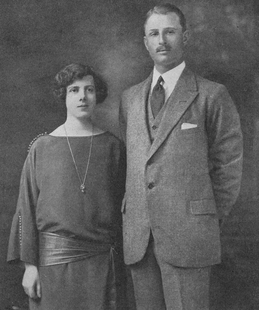 La Principessa Maud e Lord Carnegie, fotografati da Alexander Corbett in Baker Street, Giugno 1923