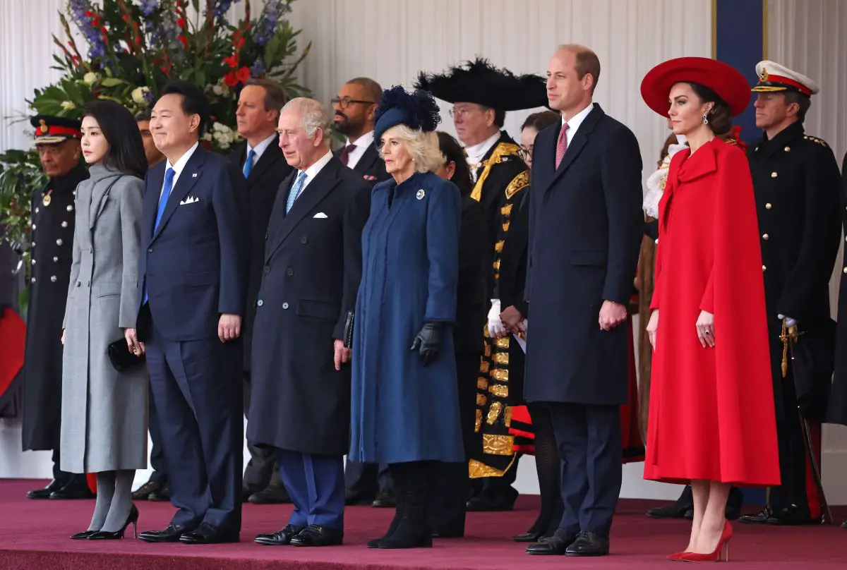 Il Re e la Regina e il Principe e la Principessa di Galles partecipano a una cerimonia di benvenuto ufficiale per il Presidente della Corea del Sud presso Horse Guards Parade a Londra il 21 novembre 2023 (Chris Jackson/PA Images/Alamy)