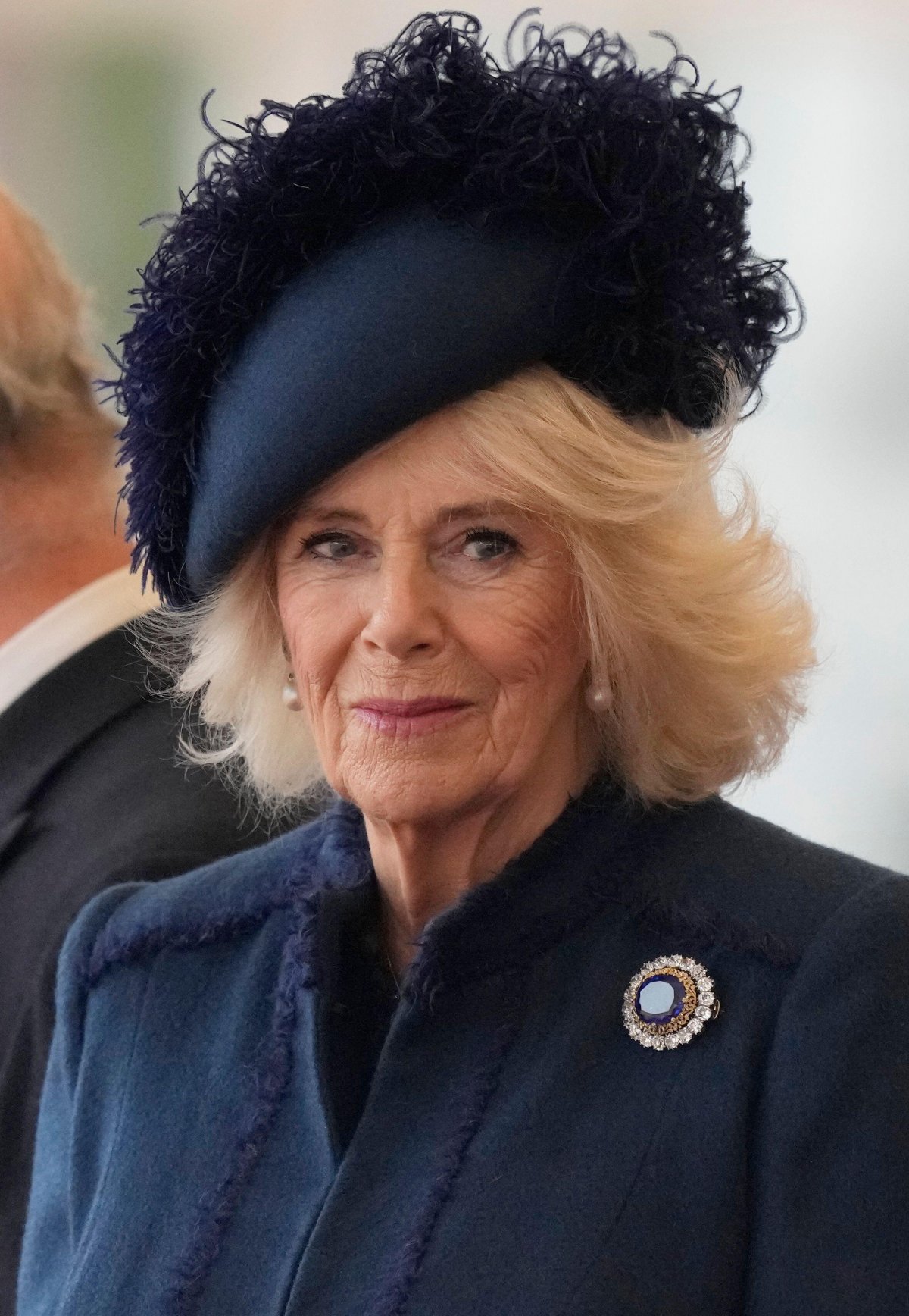 La Regina Camilla partecipa a una cerimonia di benvenuto ufficiale per il Presidente della Corea del Sud presso Horse Guards Parade a Londra il 21 novembre 2023 (Frank Augstein/PA Images/Alamy)