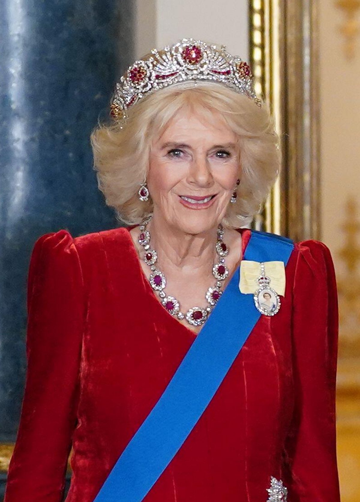 La Regina Camilla partecipa a un banchetto di stato in onore del presidente visitatore della Corea del Sud a Buckingham Palace a Londra il 21 novembre 2023 (Yui Mok/PA Images/Alamy)