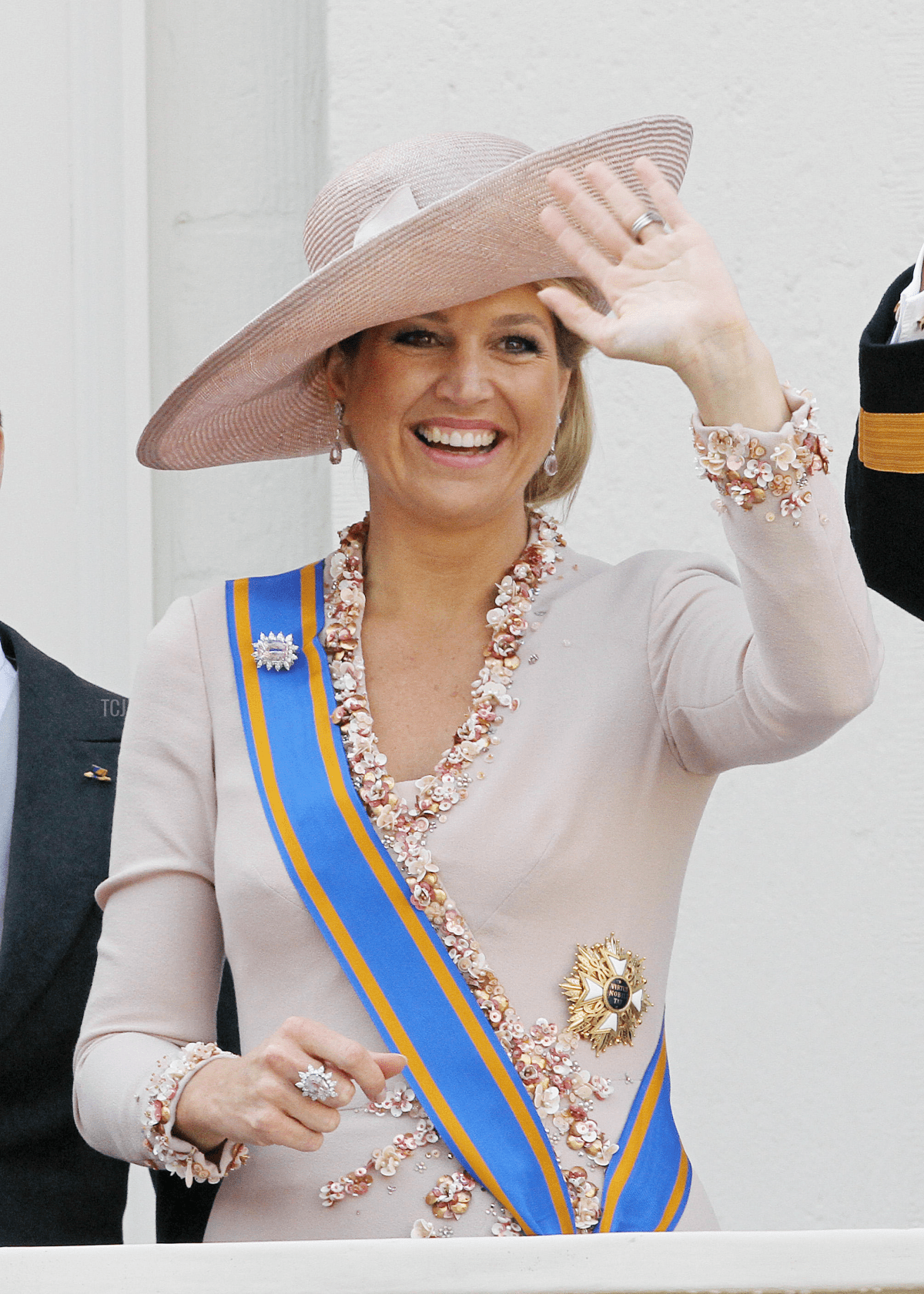 La principessa Maxima dei Paesi Bassi saluta dalla terrazza del Palazzo Noordeinde in occasione del Prinsjesdag (Giorno dei Principi), l'apertura dell'anno parlamentare olandese a L'Aia, Paesi Bassi, 21 settembre 2010