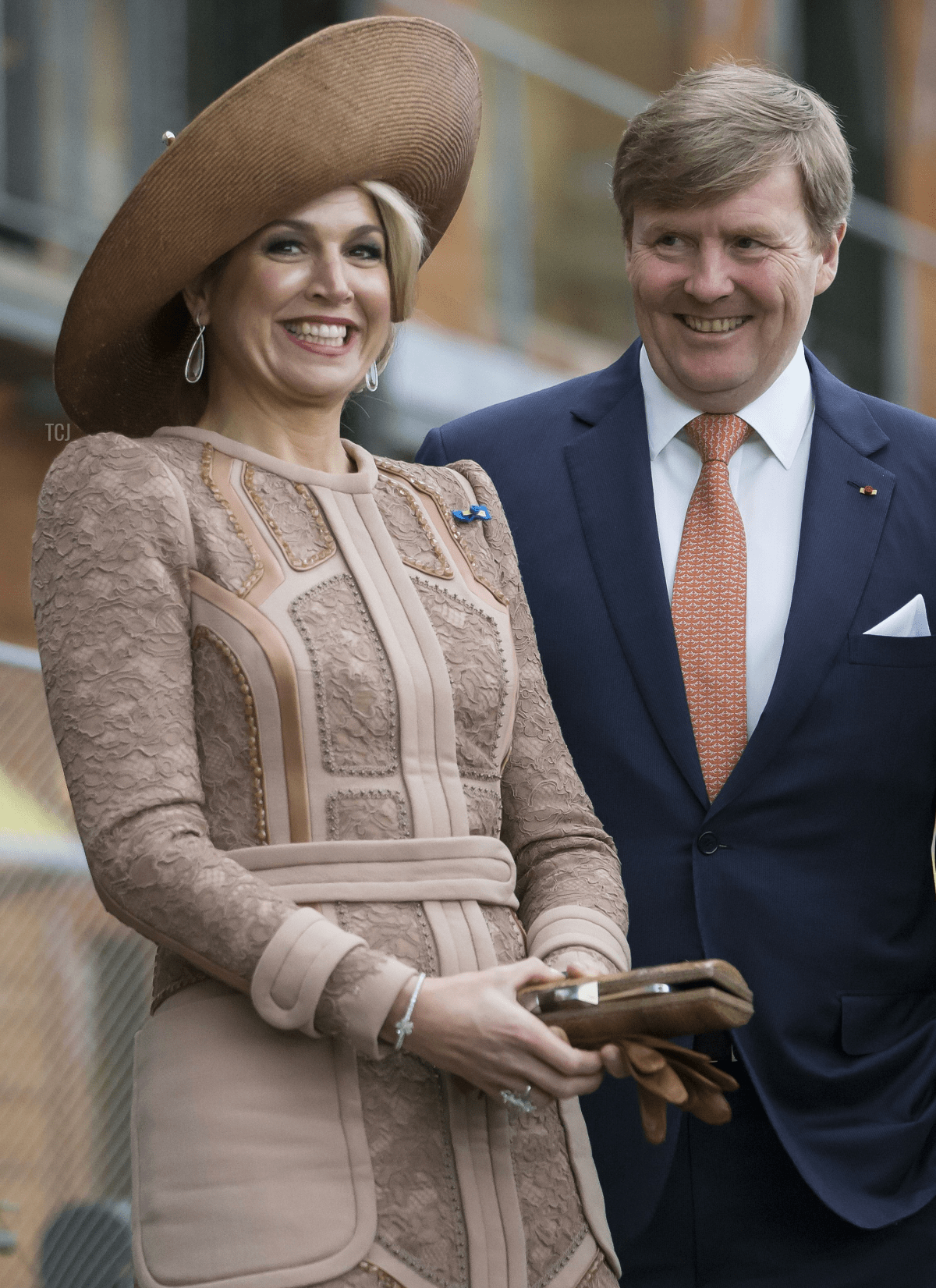 Il re Willem Alexander e la regina Maxima dei Paesi Bassi visitano l'ostello giovanile Halle Pajol a Parigi il 10 marzo 2016