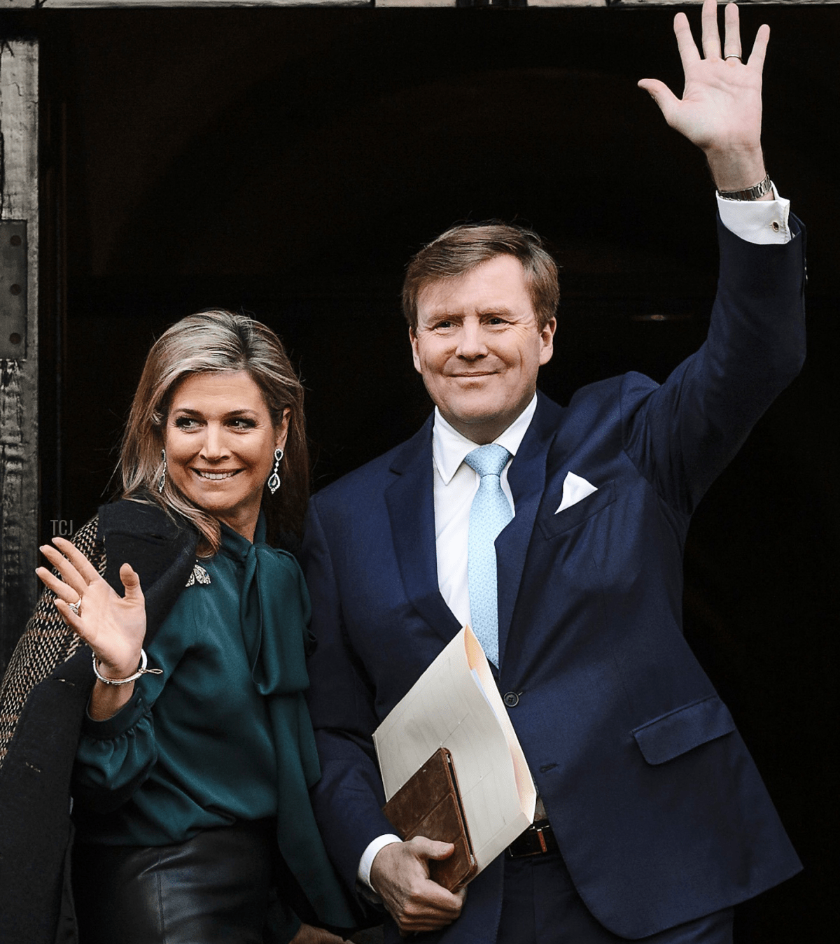 Il re Willem-Alexander e la regina Maxima dei Paesi Bassi all'arrivo alla tradizionale ricezione di Capodanno presso il Palazzo Reale di Piazza Dam ad Amsterdam, il 12 gennaio 2016