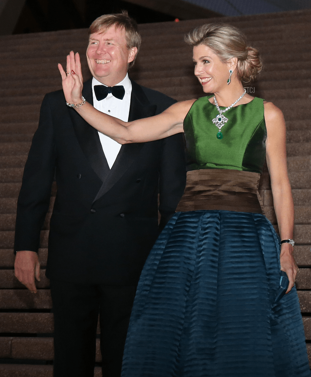 Il re Willem-Alexander (sinistra) e la regina Maxima (destra) dei Paesi Bassi posano per una foto all'arrivo per un concerto all'Opera di Sydney, il 2 novembre 2016