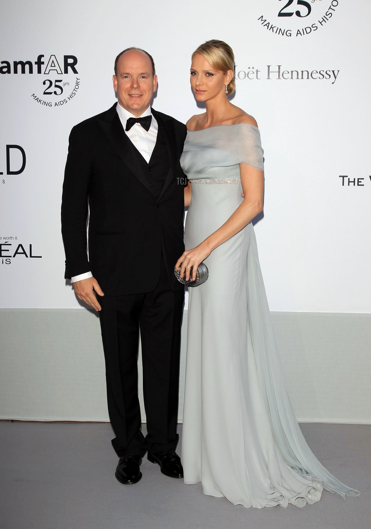 Il Principe Alberto II di Monaco e Charlene Wittstock partecipano al Gala amfAR Cinema Against AIDS durante il 64° Festival di Cannes il 19 maggio 2011 ad Antibes