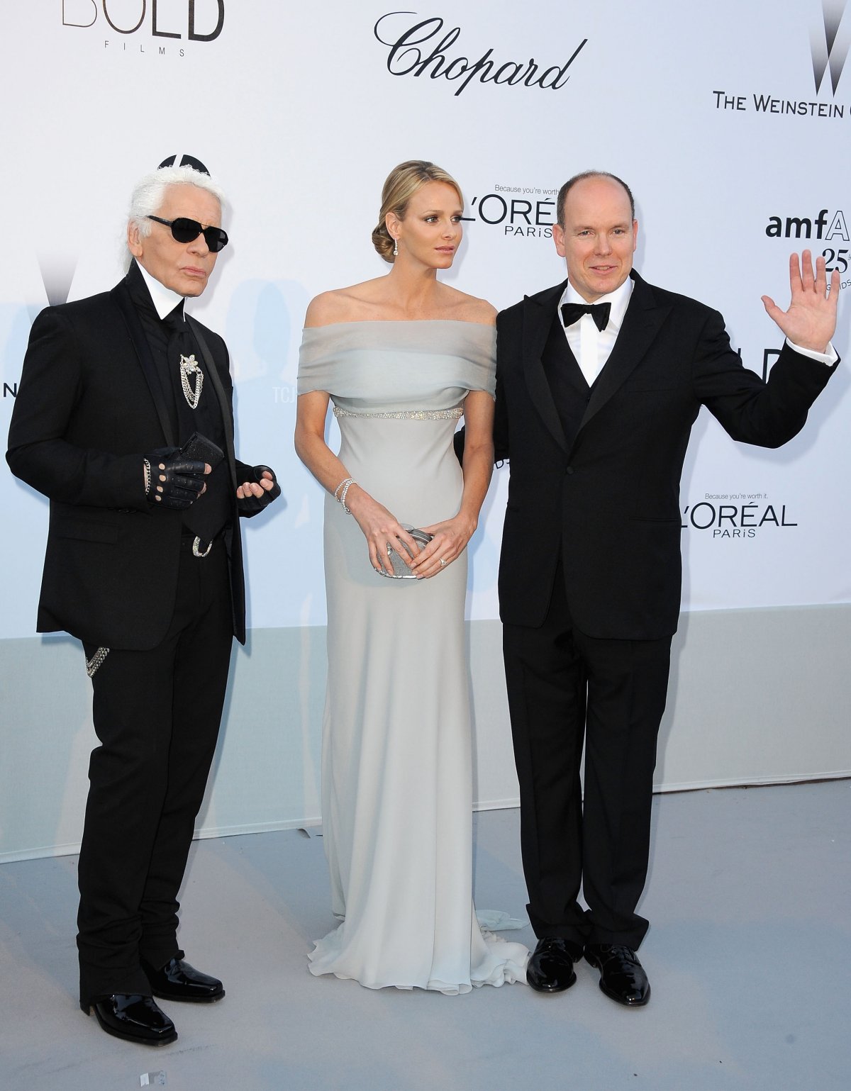 Karl Lagerfeld, Charlene Wittstock e il Principe Alberto II di Monaco partecipano al Gala amfAR Cinema Against AIDS durante il 64° Festival di Cannes il 19 maggio 2011 ad Antibes