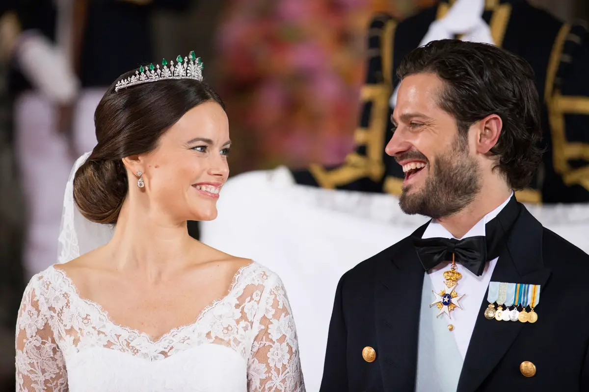 Il Principe Carl Philip e la Principessa Sofia di Svezia sono ritratti nel giorno del loro matrimonio a Stoccolma il 13 giugno 2015 (Andreas Rentz/Getty Images)