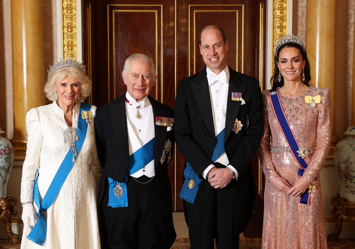 Il Re e la Regina, con il Principe e la Principessa di Galles, partecipano alla cerimonia annuale per i membri del Corpo Diplomatico a Buckingham Palace a Londra il 5 dicembre 2023 (Chris Jackson/Buckingham Palace)