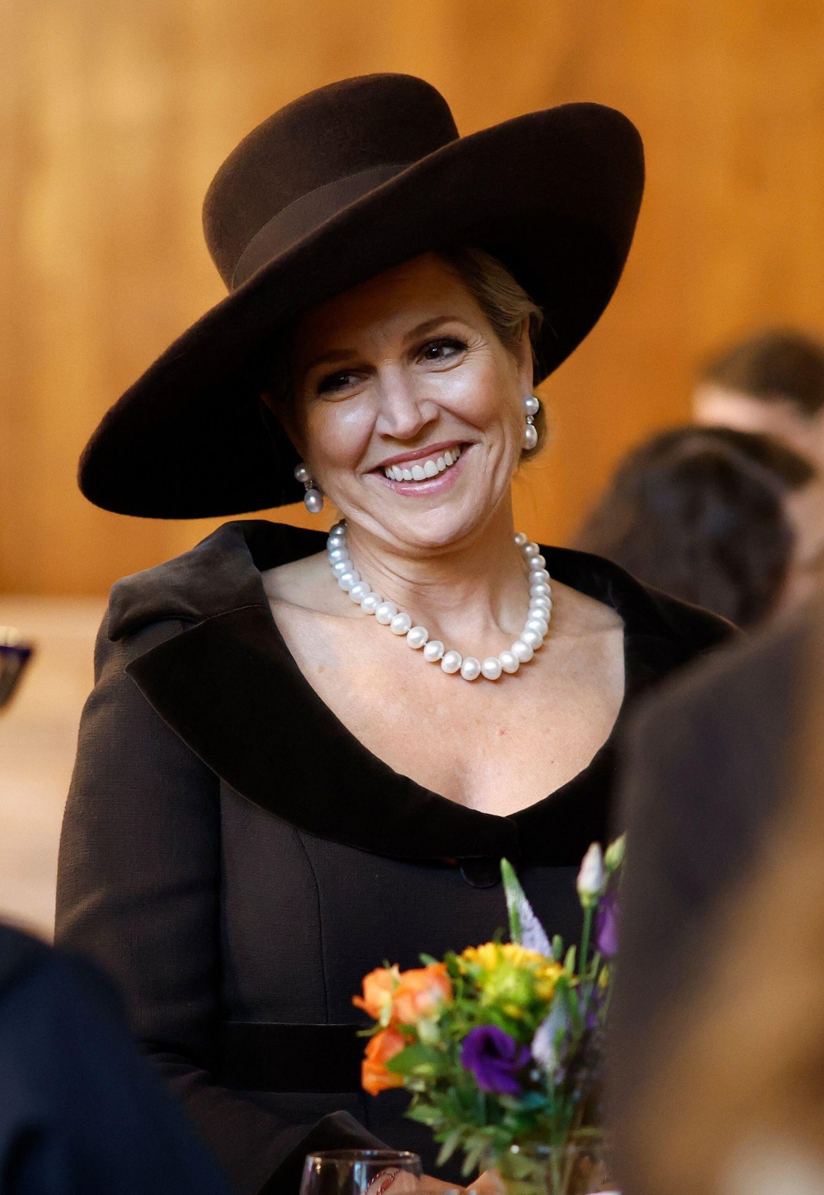 La regina Maxima dei Paesi Bassi partecipa a un simposio per il quarto anniversario della Cattedra Prince Claus in Equità e Sviluppo all'Aia il 6 dicembre 2023 (BAS CZERWINSKI/ANP/Alamy)