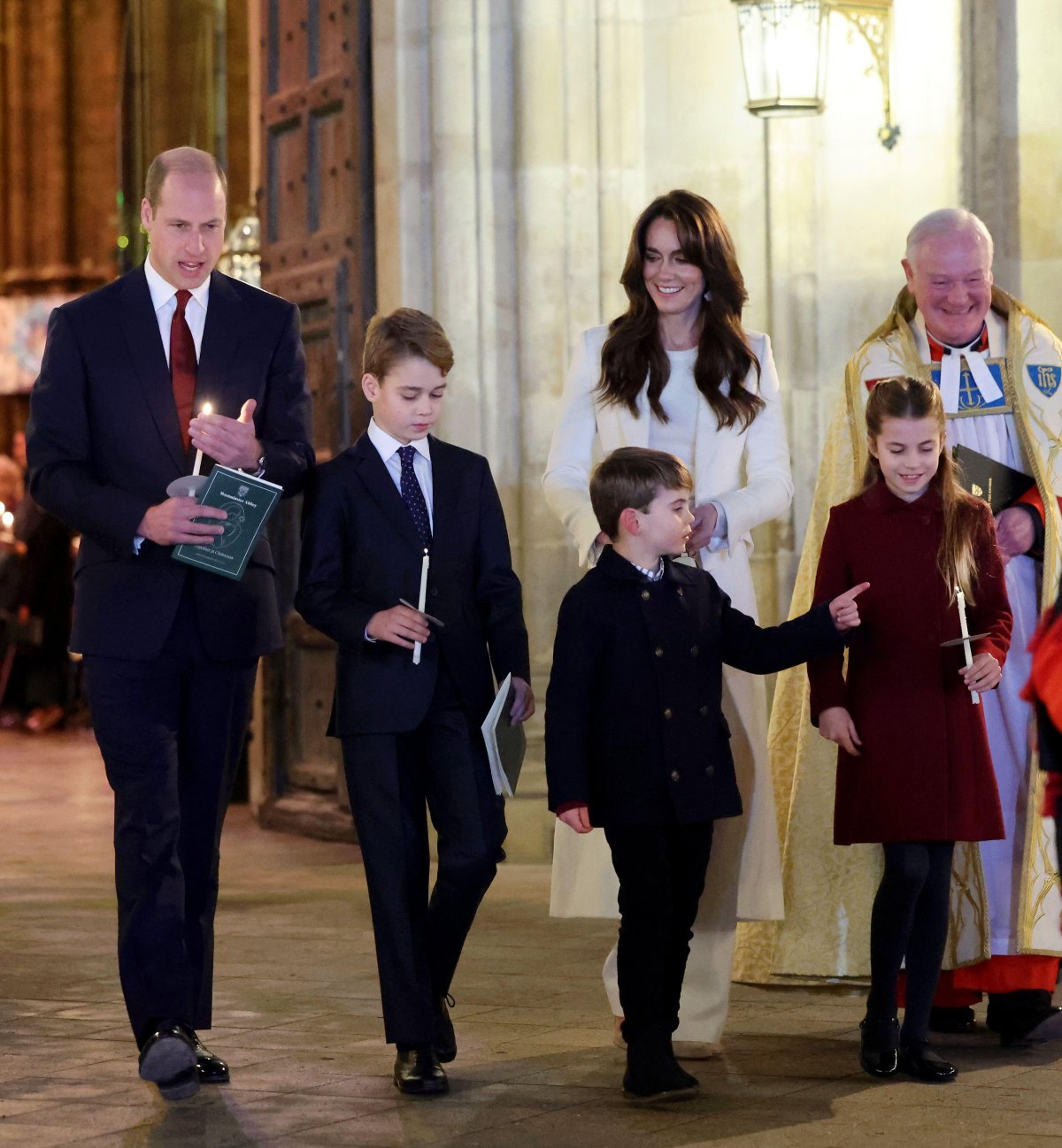 Il Principe e la Principessa del Galles, con il Principe George, la Principessa Charlotte e il Principe Louis, partecipano al servizio Insieme a Natale all'Abbazia di Westminster a Londra l'8 dicembre 2023 (Chris Jackson/PA Images/Alamy)