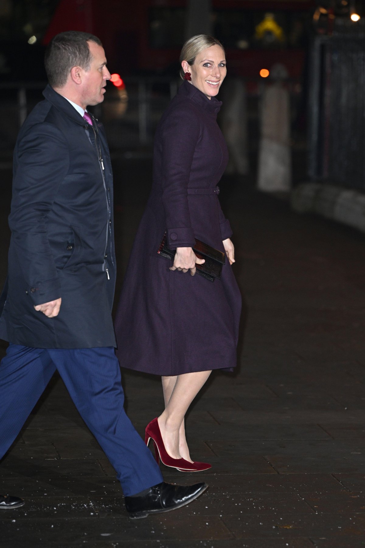 Peter Phillips e Zara Tindall partecipano al servizio Insieme a Natale all'Abbazia di Westminster a Londra l'8 dicembre 2023 (Doug Peters/PA Images/Alamy)