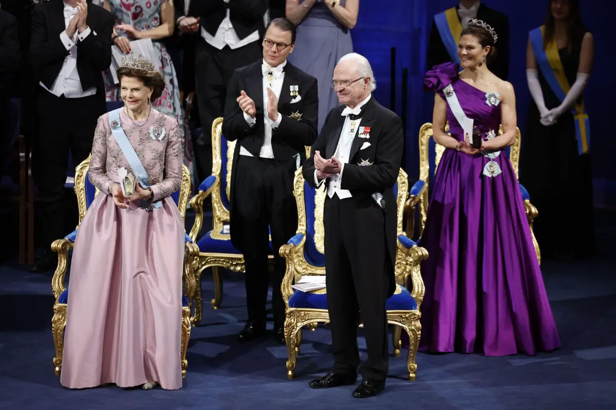 Il Re e la Regina di Svezia, con la Principessa Ereditaria e il Principe Daniel, partecipano alla cerimonia del Premio Nobel a Stoccolma il 10 dicembre 2023 (Christine Olsson/TT News Agency/Alamy)