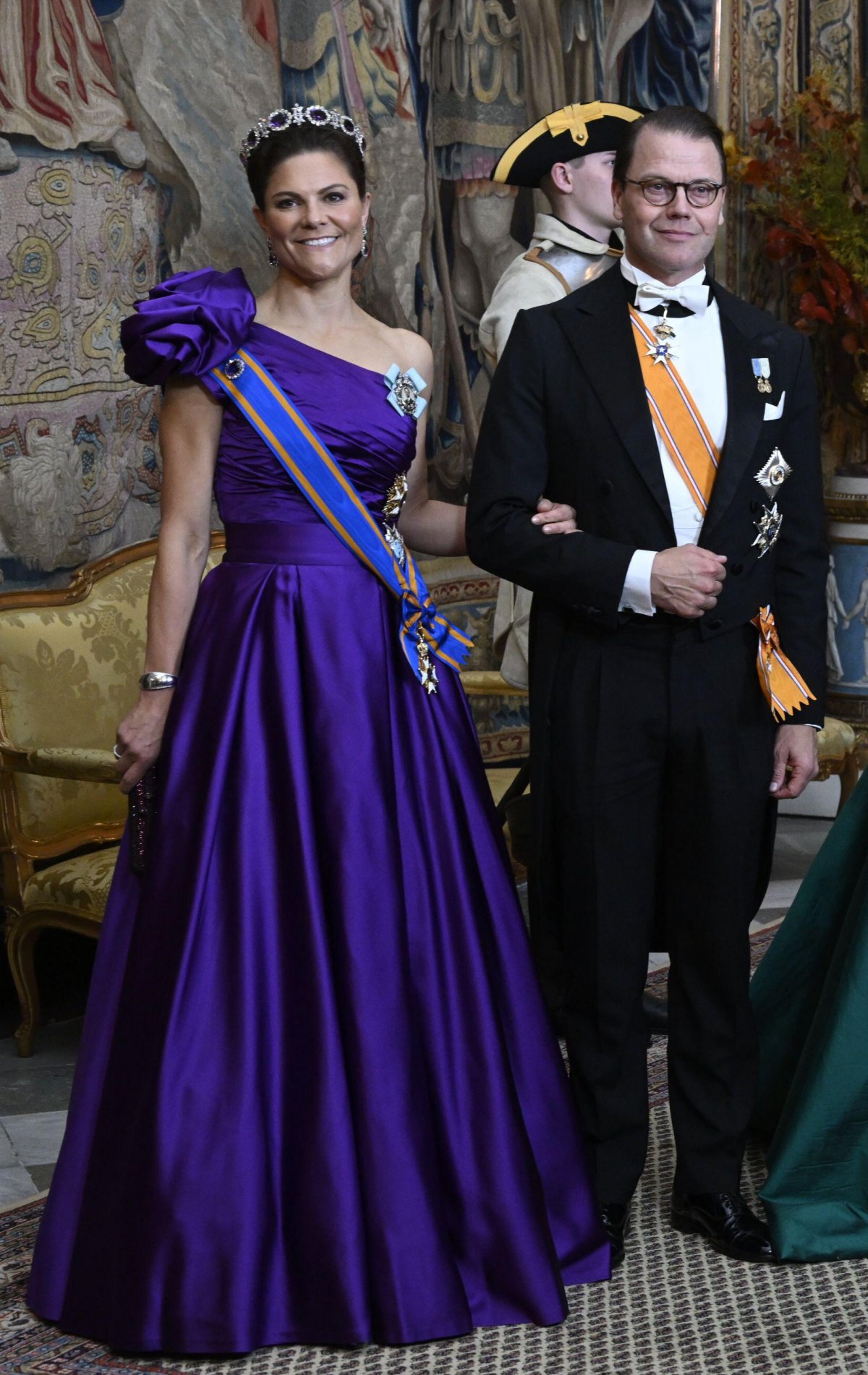 La Principessa Ereditaria Victoria e il Principe Daniel di Svezia partecipano a un banchetto di stato per il Re e la Regina dei Paesi Bassi al Palazzo Reale di Stoccolma l'11 ottobre 2022 (Fredrik Sandberg/TT News Agency/Alamy)