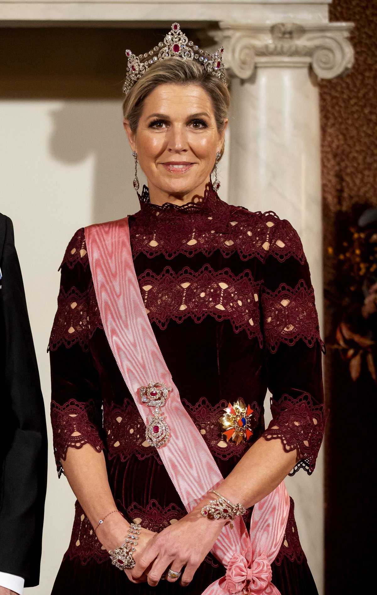 La Regina Maxima dei Paesi Bassi partecipa a un banchetto di stato in onore del Presidente in visita della Corea del Sud al Palazzo Reale di Amsterdam il 12 dicembre 2023 (KOEN VAN WEEL/ANP/Alamy)