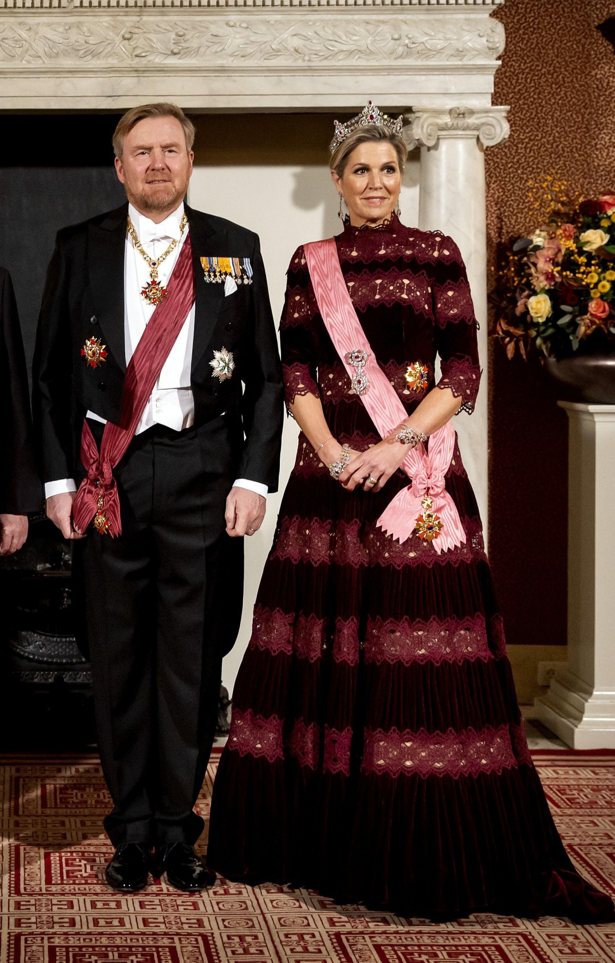 Il Re Willem-Alexander e la Regina Maxima dei Paesi Bassi partecipano a un banchetto di stato in onore del Presidente in visita della Corea del Sud al Palazzo Reale di Amsterdam il 12 dicembre 2023 (KOEN VAN WEEL/ANP/Alamy)