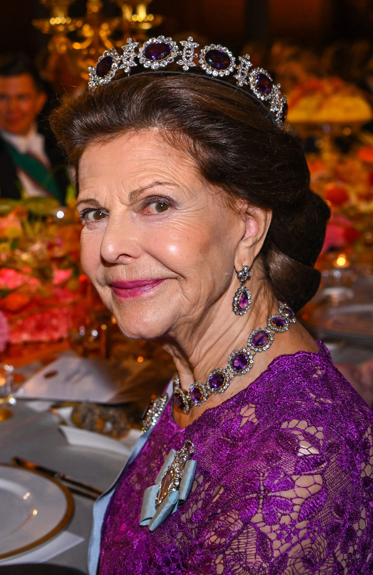 La Regina Silvia di Svezia partecipa al banchetto del Premio Nobel a Stoccolma il 10 dicembre 2022 (JONATHAN NACKSTRAND/AFP via Getty Images)