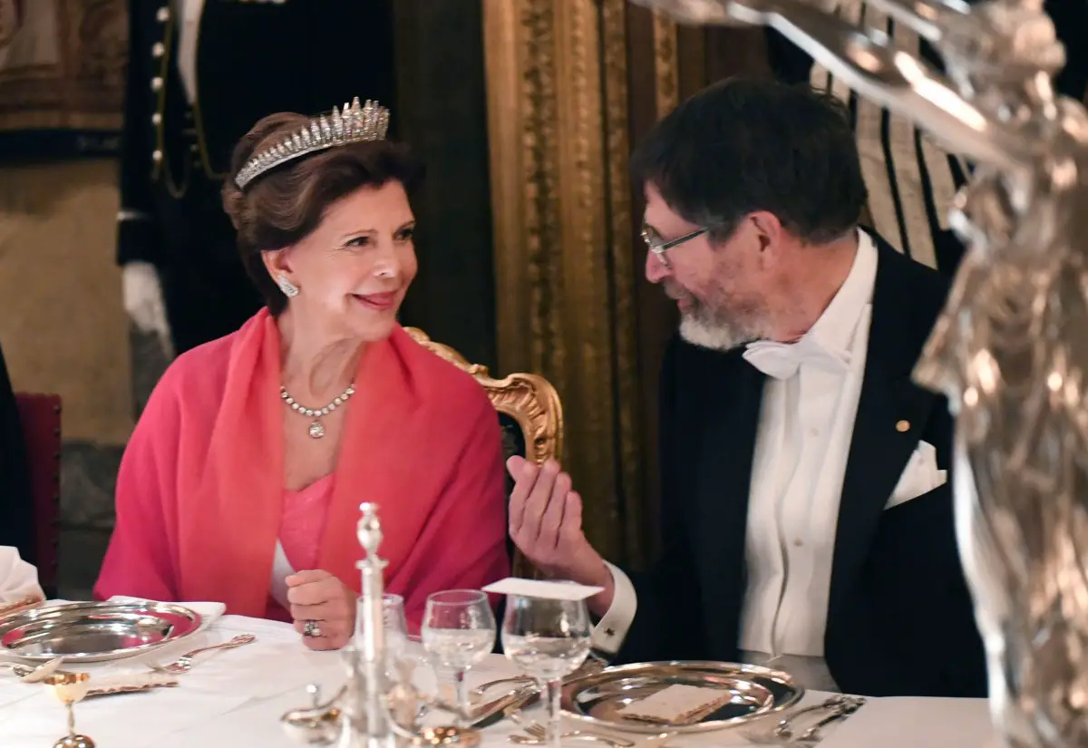 La Regina Silvia di Svezia partecipa alla cena del Re per i vincitori del Nobel al Palazzo Reale di Stoccolma l'11 dicembre 2018 (Fredrik Sandberg/TT News Agency/Alamy)