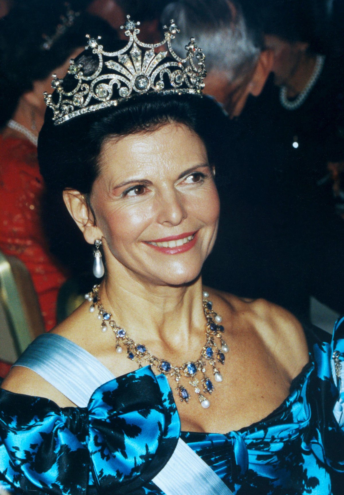 Regina Silvia di Svezia partecipa al banchetto del Premio Nobel a Stoccolma il 10 dicembre 1997 (Roger Tillberg/Alamy)