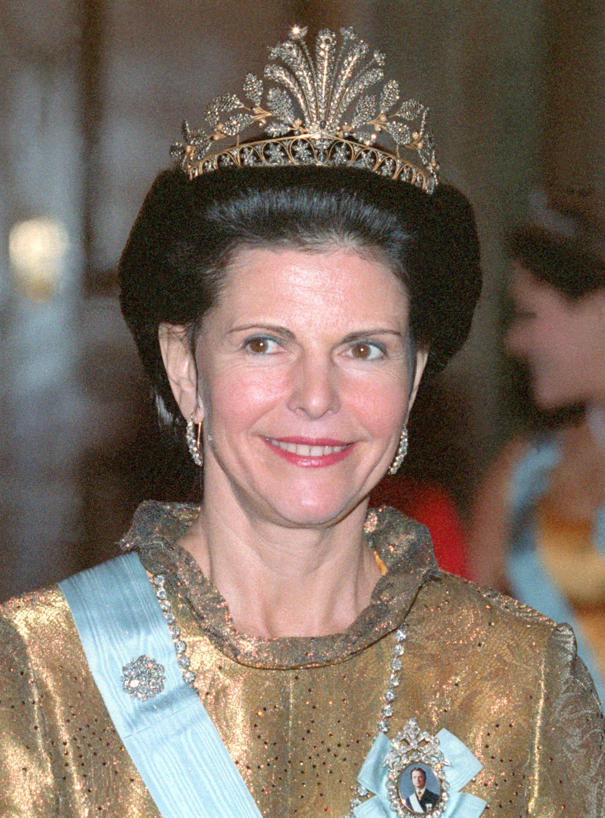 Regina Silvia di Svezia partecipa a una cena di gala al Palazzo Reale di Stoccolma il 5 marzo 1996 (Roger Tillberg/Alamy)