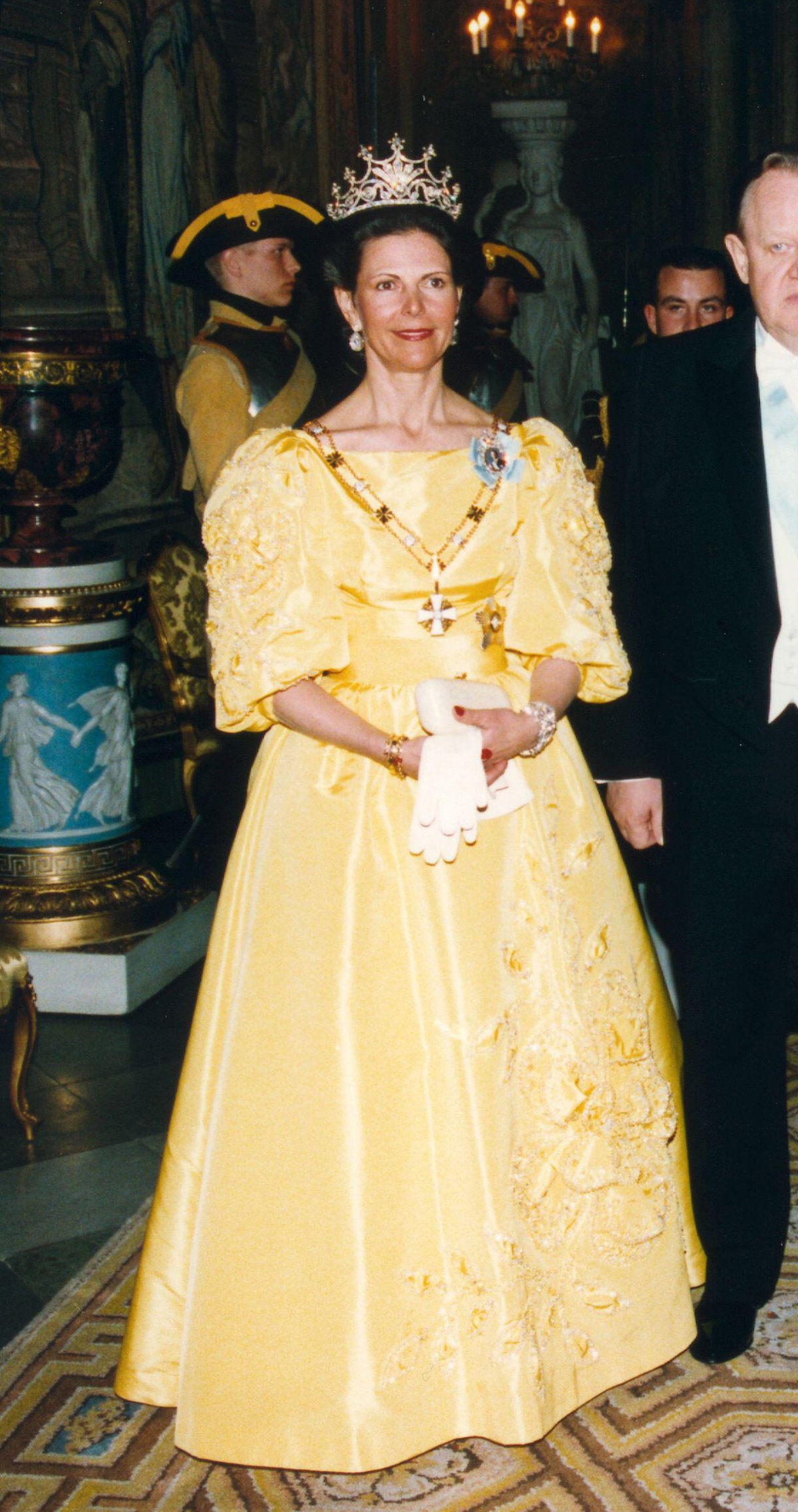 Regina Silvia di Svezia partecipa a un banchetto di stato in onore del Presidente in visita della Finlandia il 13 aprile 1994 (Roger Tillberg/Alamy)