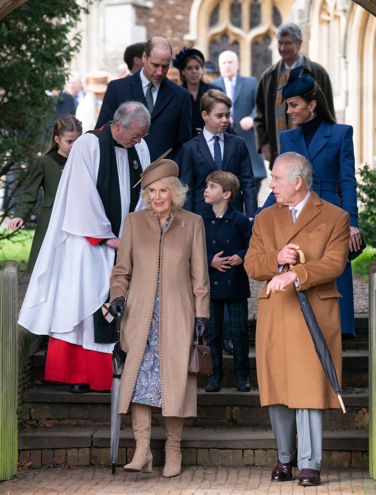 I membri della famiglia reale britannica partecipano a un servizio religioso di Natale al St. Mary Magdalene vicino alla tenuta di Sandringham il 25 dicembre 2023 (Joe Giddens/PA Images/Alamy)