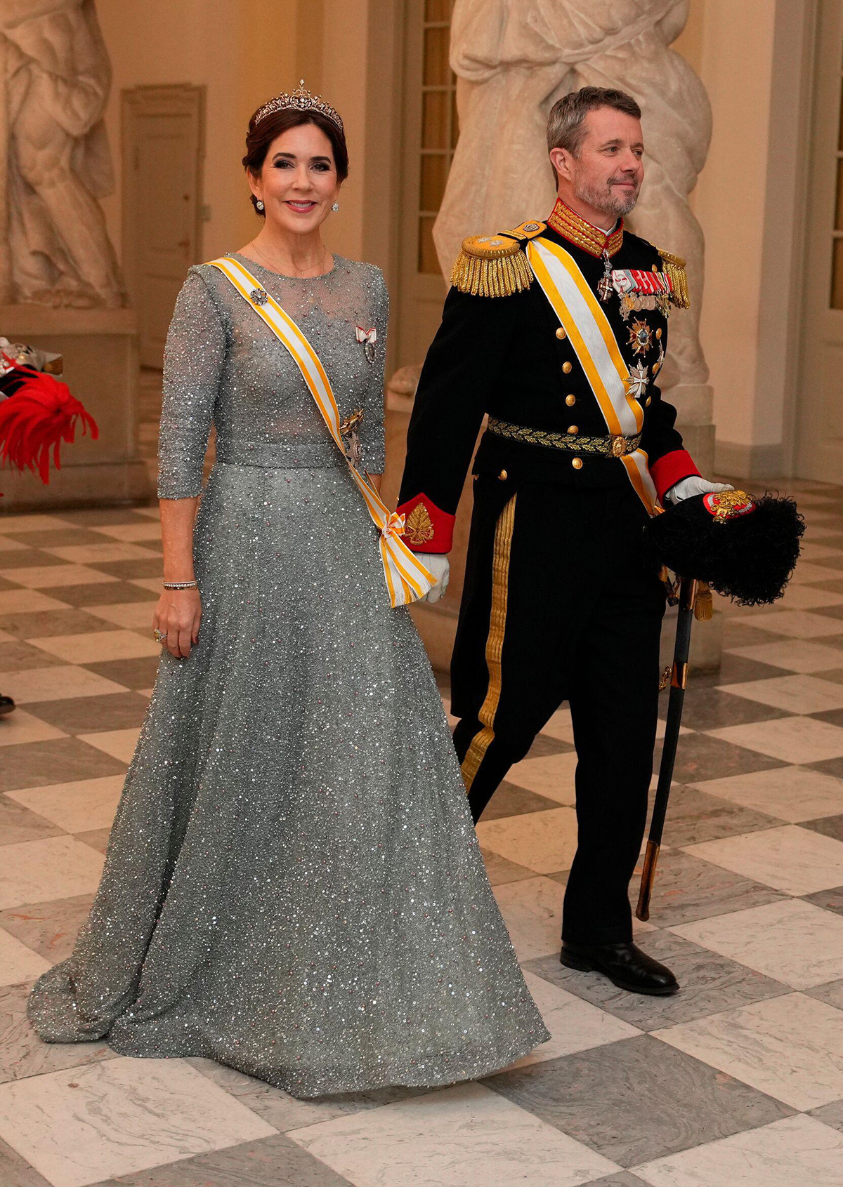 Il principe ereditario Frederik e la principessa consorte Mary di Danimarca partecipano a un banchetto di stato durante la visita di stato spagnola a Copenaghen, 6 novembre 2023 (Mads Claus Rasmussen/Scanpix/Ritzau/Alamy)