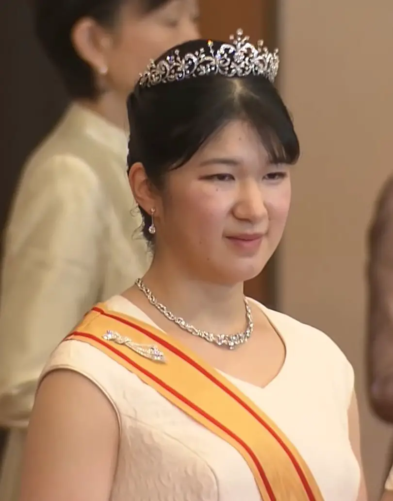 La Principessa Aiko del Giappone partecipa alla ricezione di Capodanno presso il Palazzo Imperiale di Tokyo il 1 gennaio 2024 (screencapture)