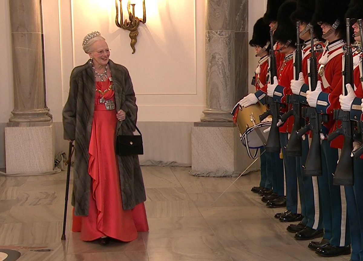 La regina Margrethe II di Danimarca per la levee di Capodanno ad Amalienborg il 1 gennaio 2024 (screencapture)