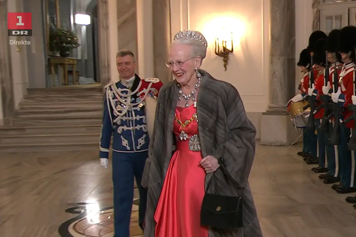 La regina Margrethe II di Danimarca per la levee di Capodanno ad Amalienborg il 1 gennaio 2024 (screencapture)