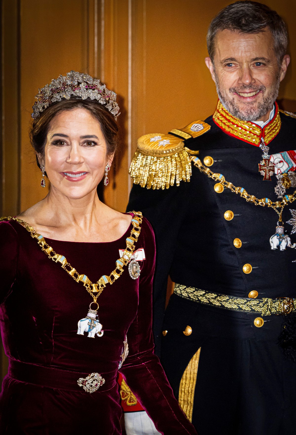 Il principe ereditario Frederik e la principessa ereditiera Mary di Danimarca per la levee di Capodanno ad Amalienborg il 1 gennaio 2024 (Patrick van Katwijk/DPA Picture Alliance/Alamy)