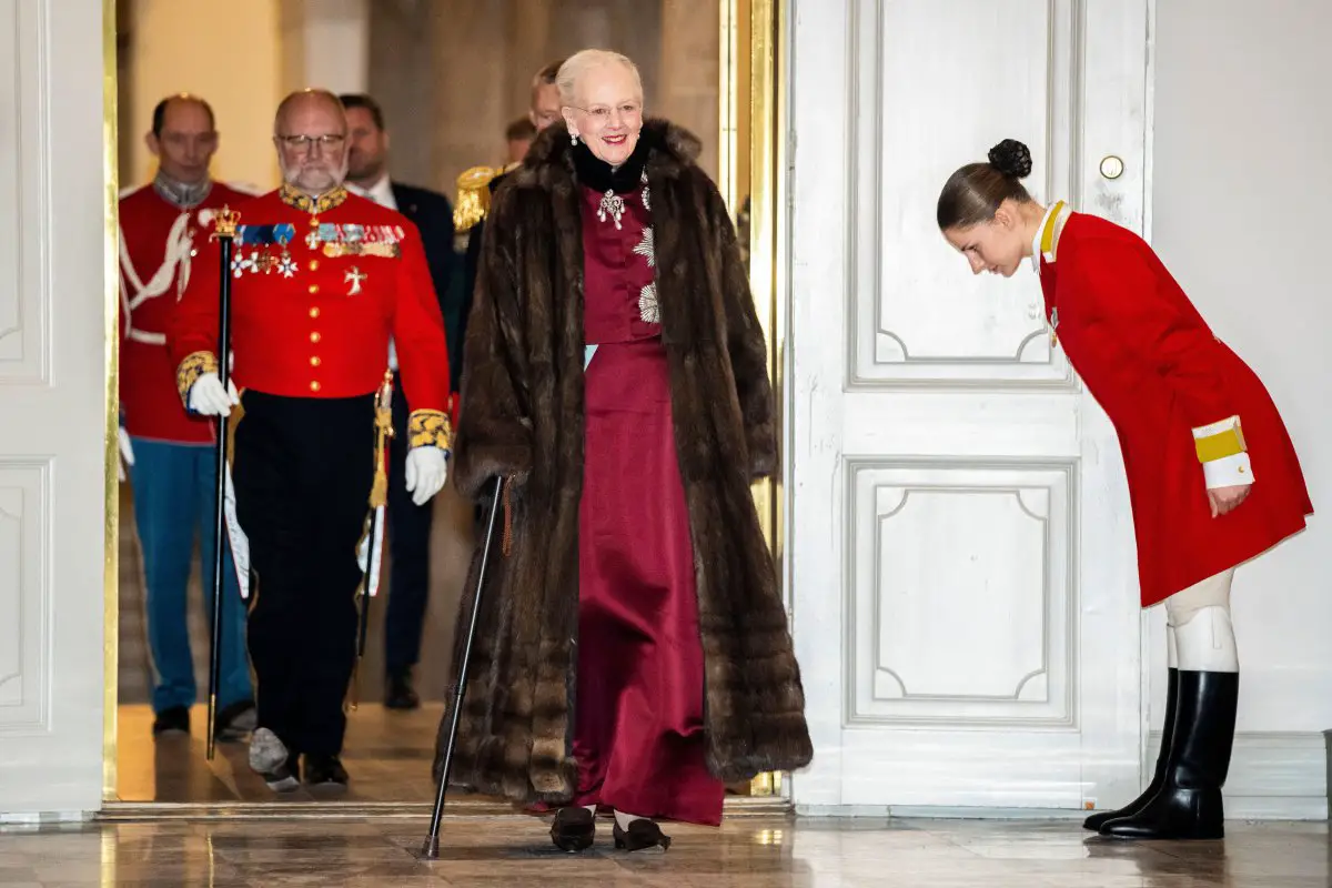 La Regina Margrethe II di Danimarca partecipa a una ricezione di Capodanno per i membri del Corpo Diplomatico al Palazzo di Christiansborg a Copenhagen il 3 gennaio 2024 (Ritzau/Alamy)