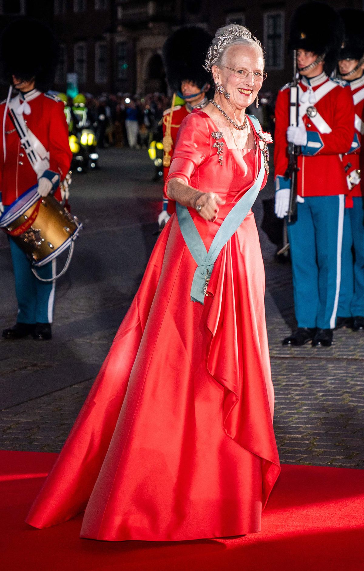 La Regina Margrethe II di Danimarca arriva per una performance di gala in onore del suo Giubileo d'Oro al Teatro Reale di Copenaghen il 10 settembre 2022 (IDA MARIE ODGAARD/Ritzau Scanpix/AFP tramite Getty Images)