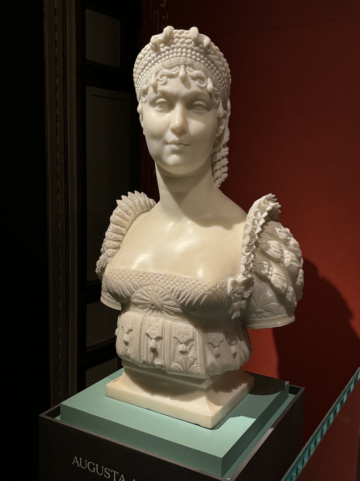 Un busto della Principessa Augusta di Baviera, Duchessa di Leuchtenberg è esposto a Stoccolma, dicembre 2023 (Fotografia gentilmente condivisa da Kristina Solberg; non riprodurre)