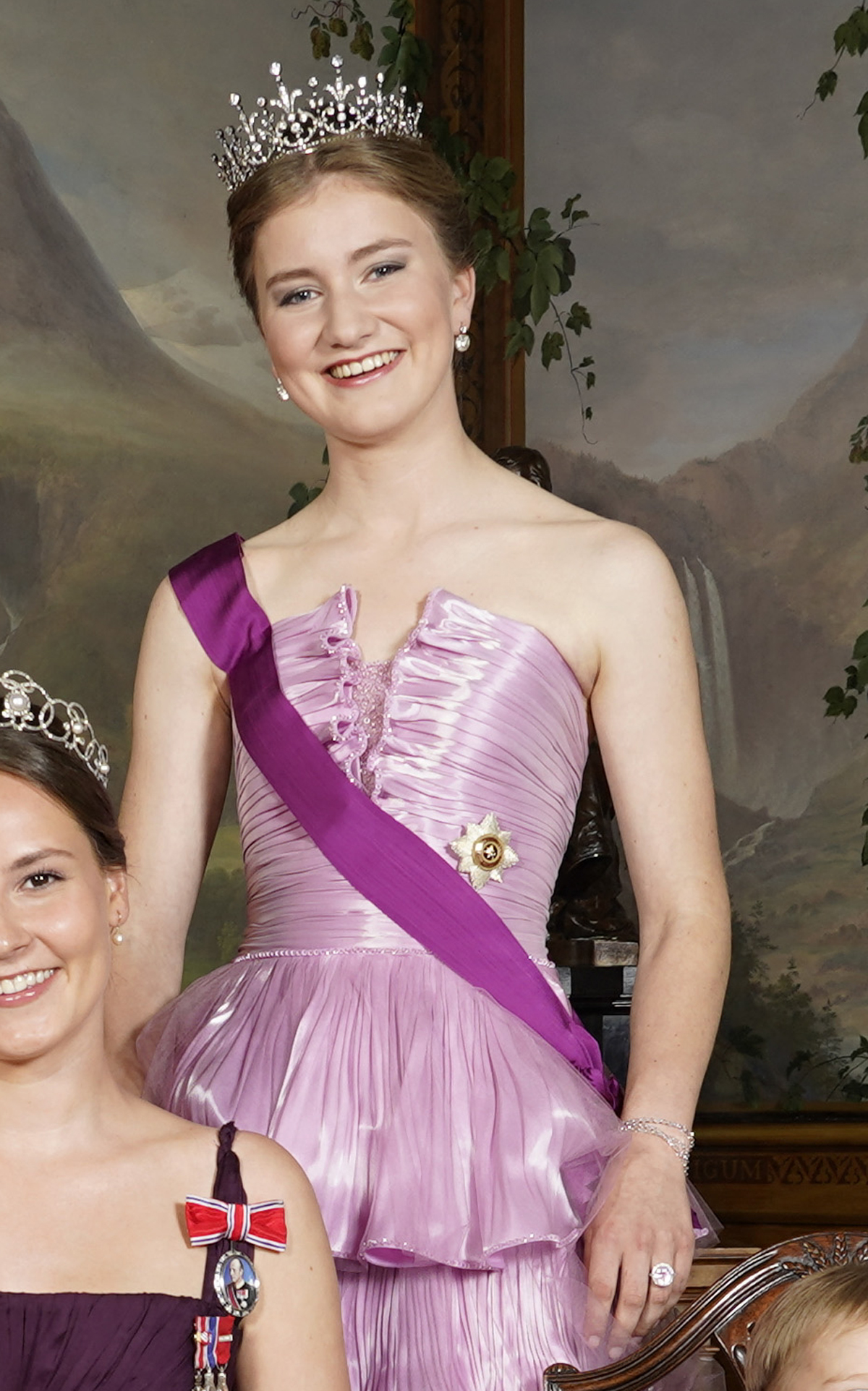 La Duchessa di Brabant partecipa a un gala al Palazzo Reale di Oslo per festeggiare il 18° compleanno della Principessa Ingrid Alexandra di Norvegia il 17 giugno 2022 (LISE ASERUD/NTB/AFP via Getty Images)