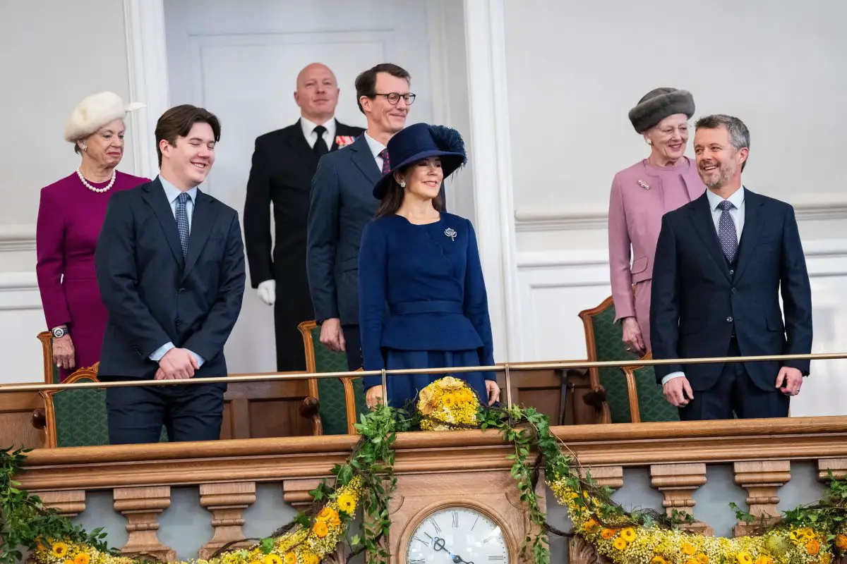 Il Re e la Regina di Danimarca, con il Principe Cristiano, la Regina Margrethe, il Principe Joachim e la Principessa Benedikte, partecipano a una ricezione al Folketing, il parlamento danese, presso il Palazzo di Christiansborg a Copenaghen il 15 gennaio 2024 (Ida Marie Odgaard/Ritzau Scanpix/Alamy)