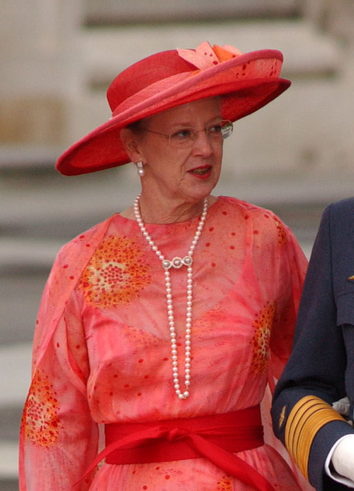 La Regina Margrethe II di Danimarca arriva al matrimonio del Principe e della Principessa di Asturias a Madrid il 22 maggio 2004 (Getty Images)