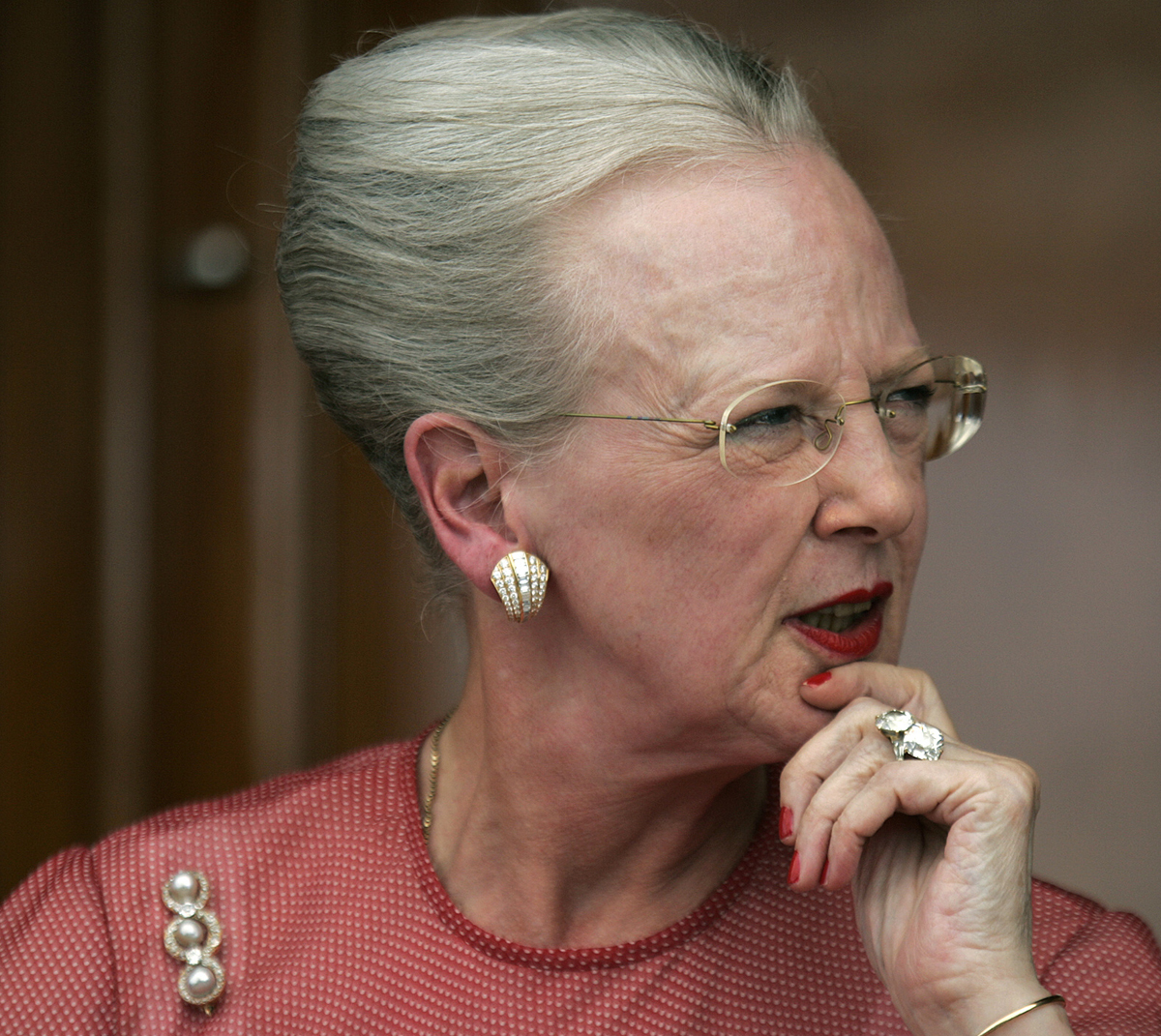 La Regina Margrethe II di Danimarca tiene una conferenza stampa a bordo dello Yacht Reale Dannebrog ad Atene il 25 maggio 2006 (ARIS MESSINIS/AFP/Getty Images)