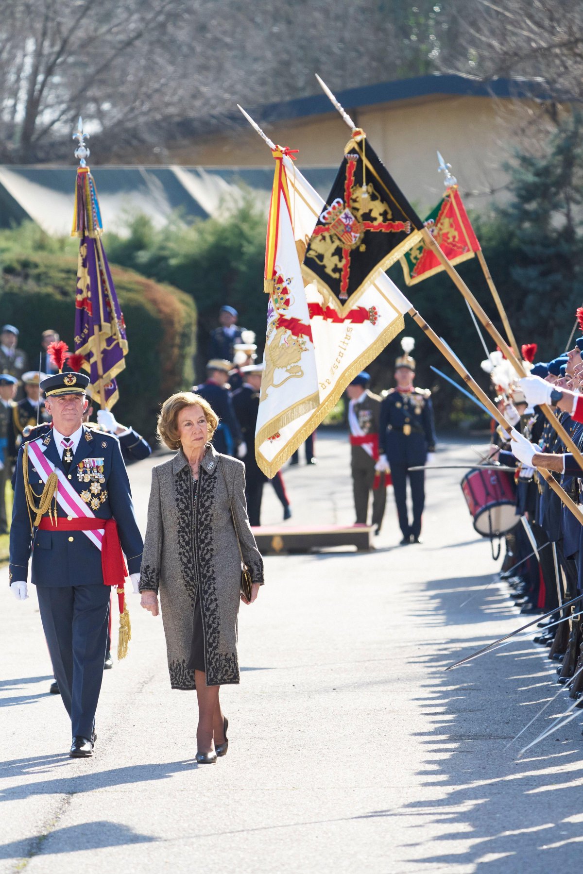 La Regina Sofia di Spagna partecipa alla cerimonia di giuramento al Tricolore spagnolo presso le Caserme del Re a El Pardo il 26 gennaio 2024 (Jack Abuin/Zuma Press/Alamy)