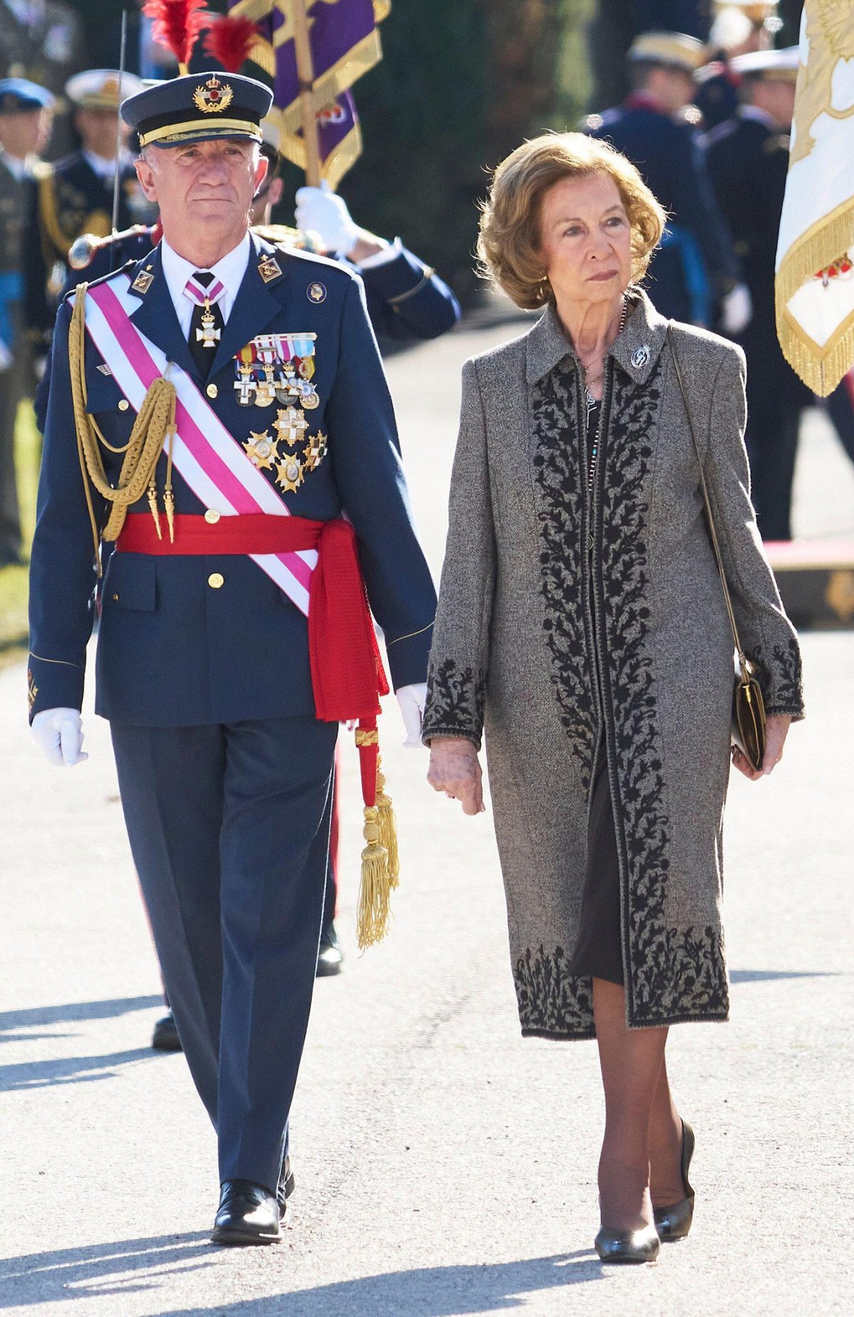 La Regina Sofia di Spagna partecipa alla cerimonia di giuramento al Tricolore spagnolo presso le Caserme del Re a El Pardo il 26 gennaio 2024 (Jack Abuin/Zuma Press/Alamy)